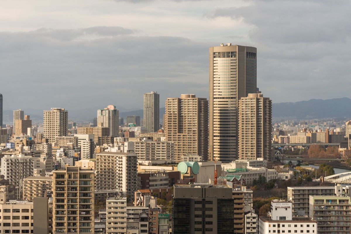 城郭敷地から見る現代的大阪の全景