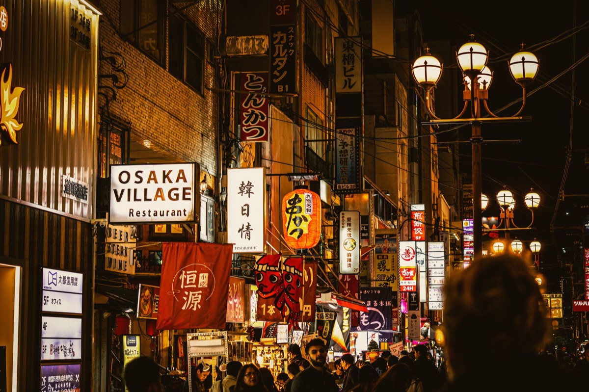 dotonbori street food vendor