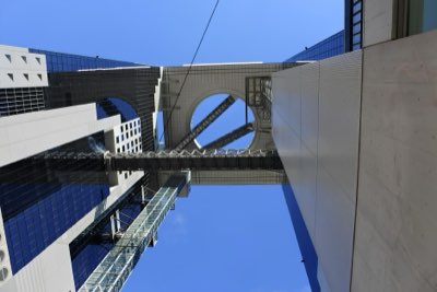 梅田スカイビルは大阪の歴史を映す鏡、水から空へ進化完全ガイド