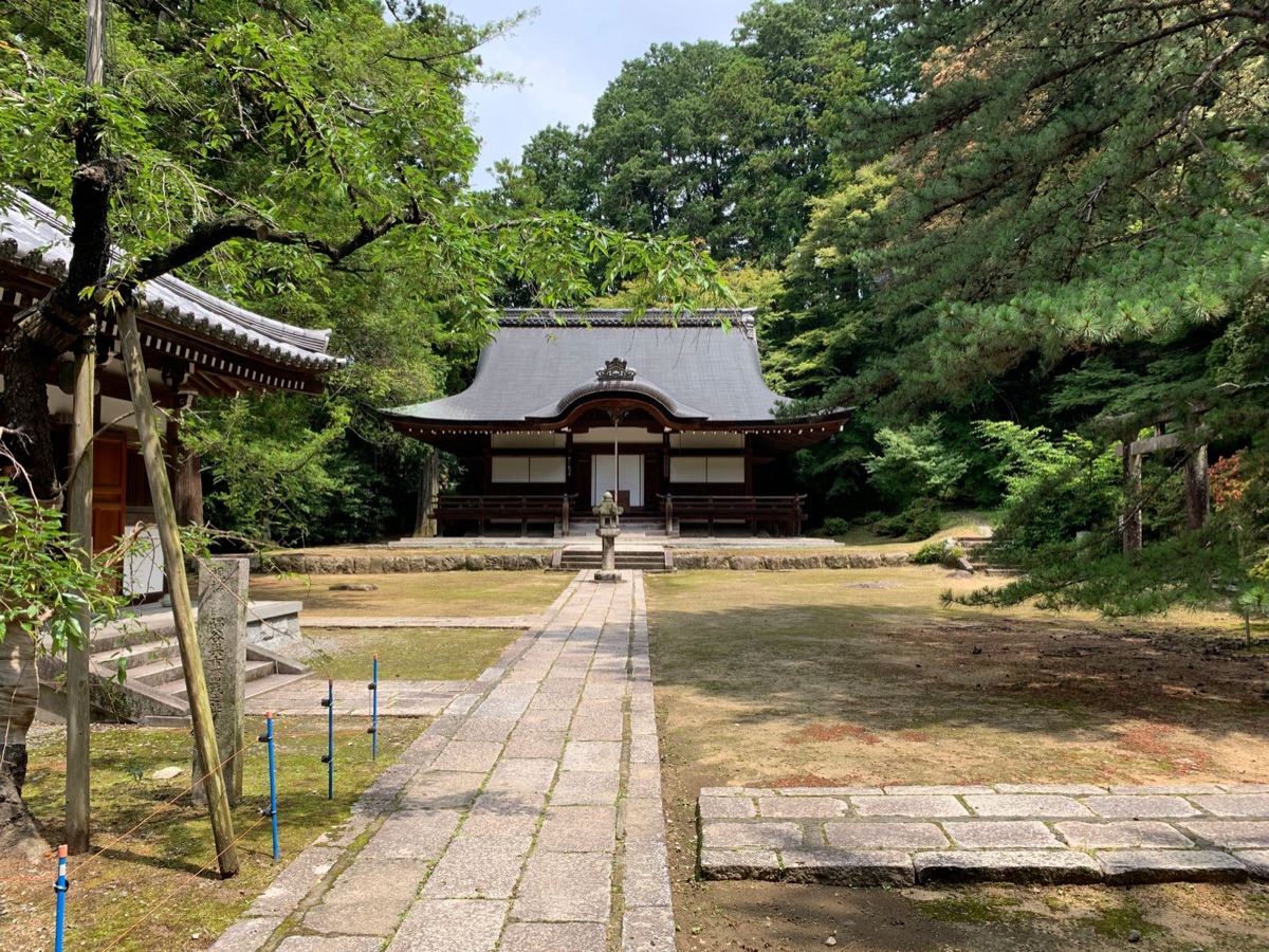 osaka temple garden with traditional Japanese architecture